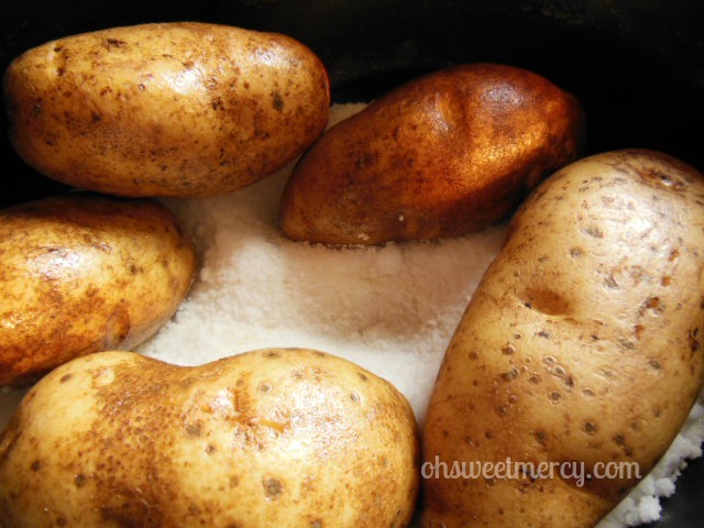Crock Pot Salt Baked Potatoes potatoes