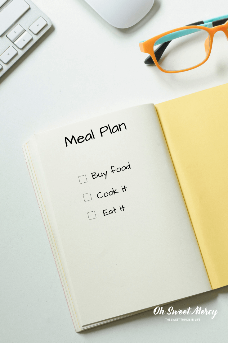 Meal Planning doesn't have to be complicated. Give this easy Post It Note Meal Plan method a try! #thm #mealplanning 