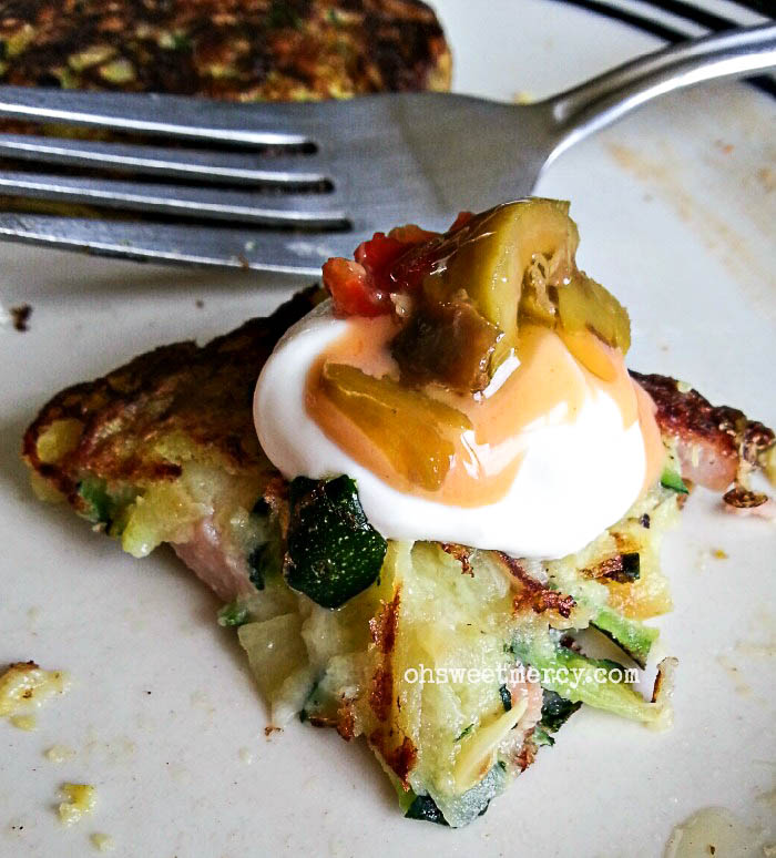 These Easy Low Carb Zucchini Fritters are a great way to use all that zucchini! Oh Sweet Mercy