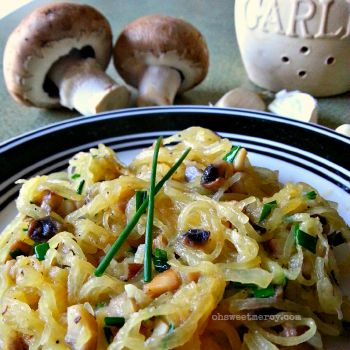 Buttery Garlic, Mushroom and Chive Spaghetti Squash | Oh Sweet Mercy #THM #lowcarb #spaghettisquash #recipes #ohsweetmercy