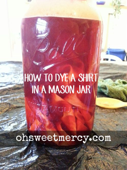 How to Dye a Shirt in a Mason Jar | Oh Sweet Mercy #easy #diy #projects #fabricdying #masonjars #ohsweetmercy