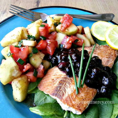 Salmon with Blueberry Sauce| Oh Sweet Mercy #recipes #nourishing #salmon #blueberries #thm #ohsweetmercy