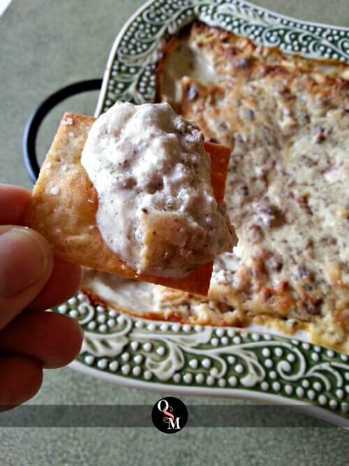 Make this #lowcarb Baked Cheesy Beef and Pepper Dip for your next party!  Serve with low carb dippers like fresh peppers and low carb crackers. #thm #appetizers #ohsweetmercy