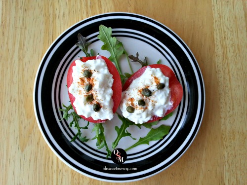 cottage cheese in tomatoes