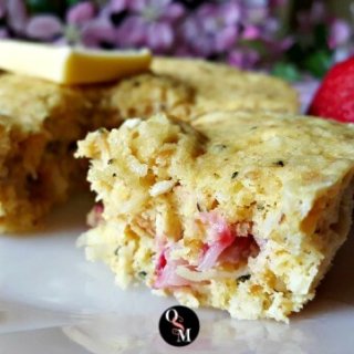 The simple trick in this Balsamic Berry Coconut Muffin in a Mug will make out-of-season strawberries taste more like freshly picked. #lowcarb #sugarfree #coconut #muffininamug #thm