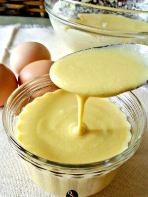 This Easy Vanilla Custard Sauce is #dairyfree and #sugarfree ! Perfect for berries, cakes, and other desserts. #trimhealthymama #thm #recipes