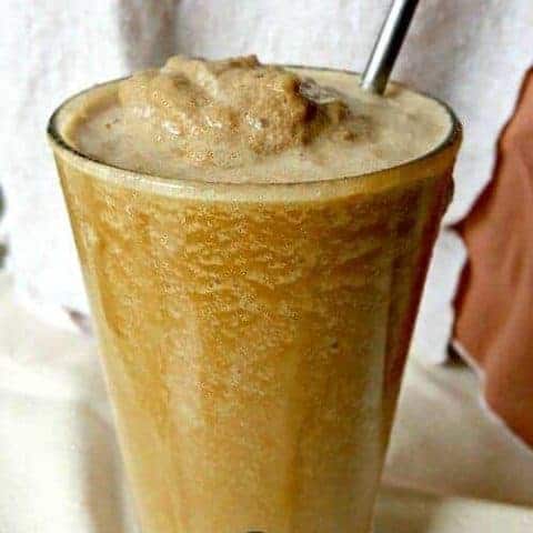 How to Make a Salted Caramel Frappe Like a Coffeehouse Boss! One simple secret to perfect frappes you need to know! #sugarfree #thm #diy #savingmoney #coffeehouse #recipes