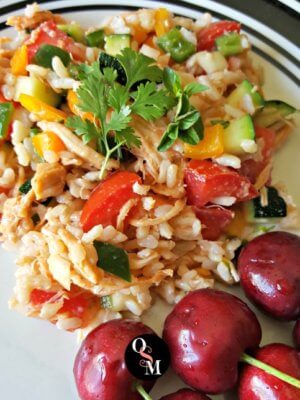 Light and refreshing, this lowfat Southwestern Chicken and Brown Rice Salad is a simple lunch or snack! #thm #lowfat #chicken #rice #recipes