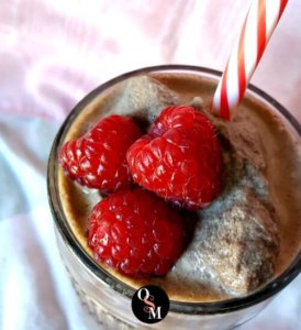 This decadent Dark Chocolate Raspberry Mocha Frappe is sugar free and won't break your budget! #thm #sugarfree #diy #savingmoney #recipes