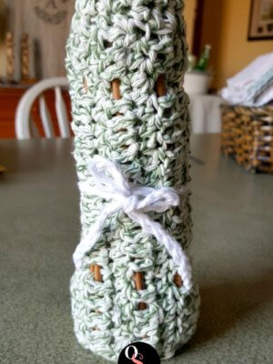 Keep your hands busy with this easy DIY Crochet Hook Roll project. #diy #easy #crochet #project