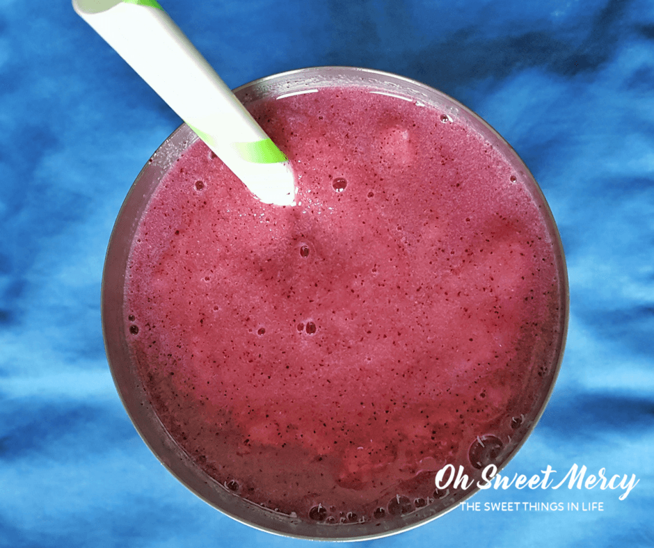Make this easy, no sugar Blueberry Lemon Smoothie recipe with a secret ingredient to start your mornings the healthy way. Oh Sweet Mercy