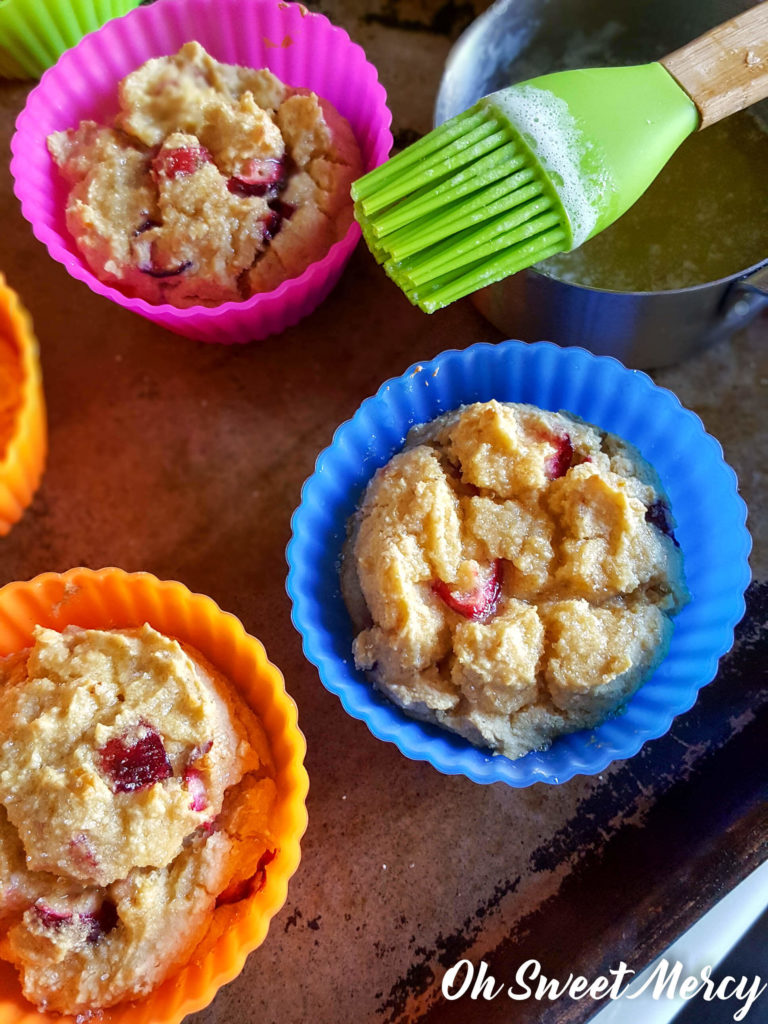 These sweet-tart Cranberry Orange Baobab Muffins are low carb, gluten and sugar free! Perfect for Trim Healthy Mamas! #lowcarb #sugarfree #glutenfree #baobab #healthy #recipes