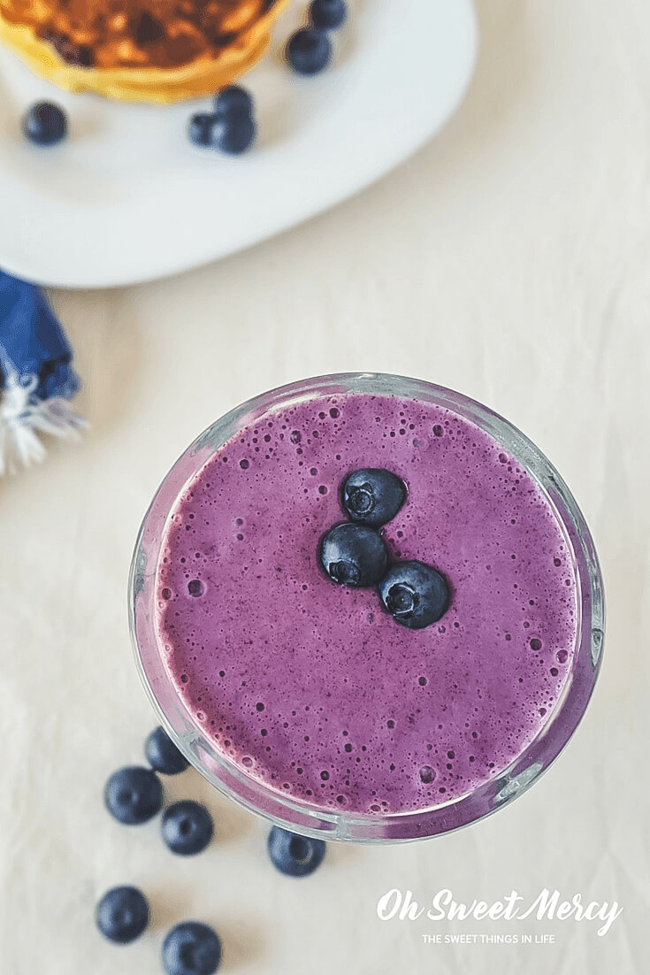 This low carb Blueberry Pancake Shake is quick and easy! Perfect for busy Trim Healthy Mamas, too.