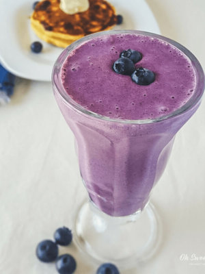 This low carb Blueberry Pancake Shake is quick and easy! Perfect for busy Trim Healthy Mamas, too.