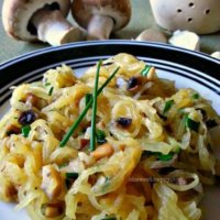 Buttery Garlic, Mushroom and Chive Spaghetti Squash