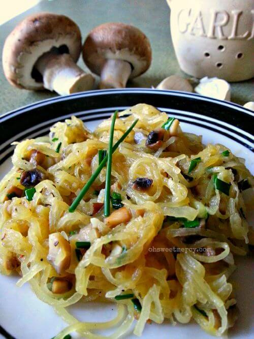 Buttery Garlic, Mushroom and Chive Spaghetti Squash