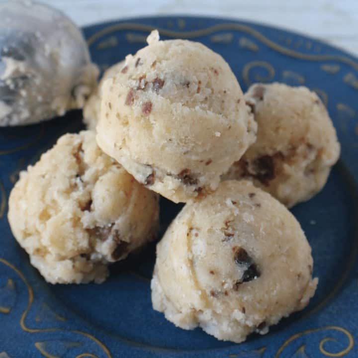 These Low Carb Chocolate Chip Cookie Dough Bites are an easy sugar free alternative to regular cookie dough. THM S, low carb, dirty keto friendly. #thm #lowcarb #cookiedough