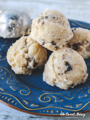 These Low Carb Chocolate Chip Cookie Dough Bites are an easy sugar free alternative to regular cookie dough. THM S, low carb, dirty keto friendly. #thm #lowcarb #cookiedough