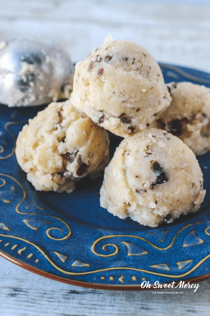 These Low Carb Chocolate Chip Cookie Dough Bites are an easy sugar free alternative to regular cookie dough. THM S, low carb, dirty keto friendly. #thm #lowcarb #cookiedough