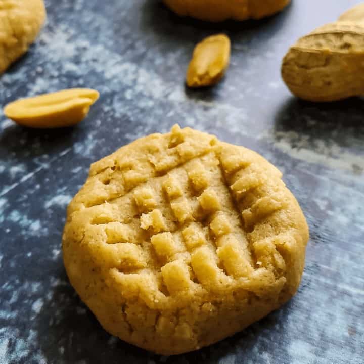 Easy No Bake Peanut Butter Cookies take 10 minutes or less, are low carb, sugar free, and THM friendly! #lowcarb #peanutbutter #cookies #thm