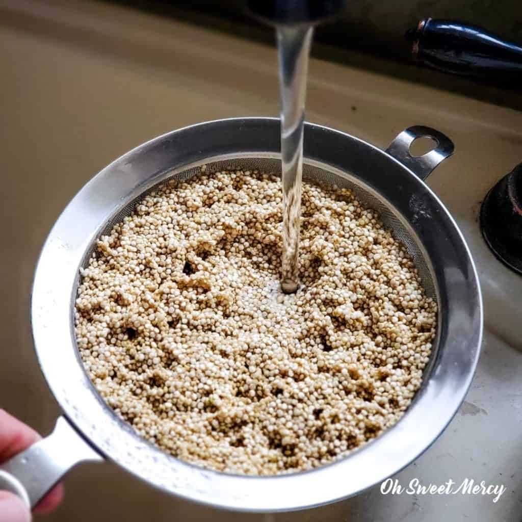 Rinsing quinoa