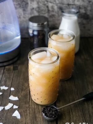 2 glasses of Creamy Coconut Iced Oolong Tea